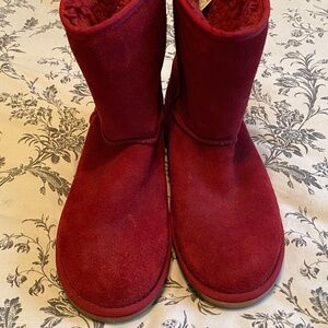 Kookaburra by Ugg Short Rhubarb Boots Size 10 USA